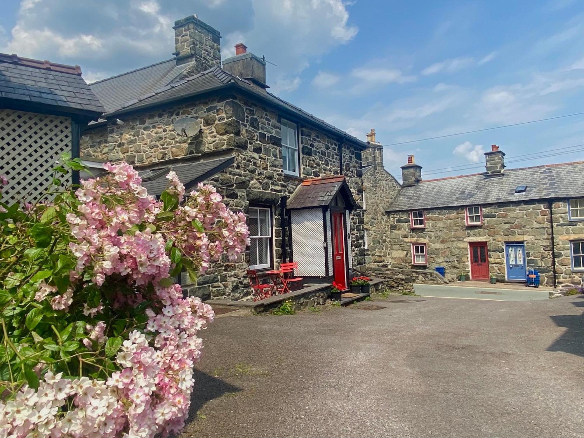 Cottage In The Heart Of Dolgellau Exteriör bild